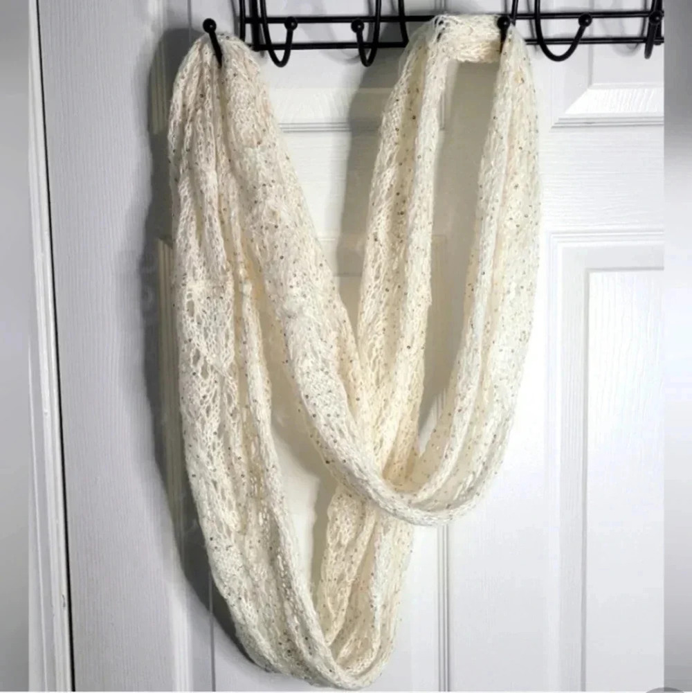 Una Talla White with Metallic Gold Sparkle Infinity Scarf